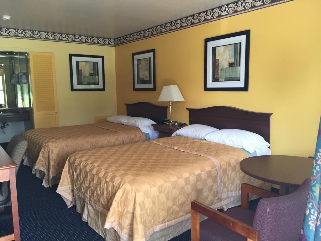 Norwalk Inn Экстерьер фото