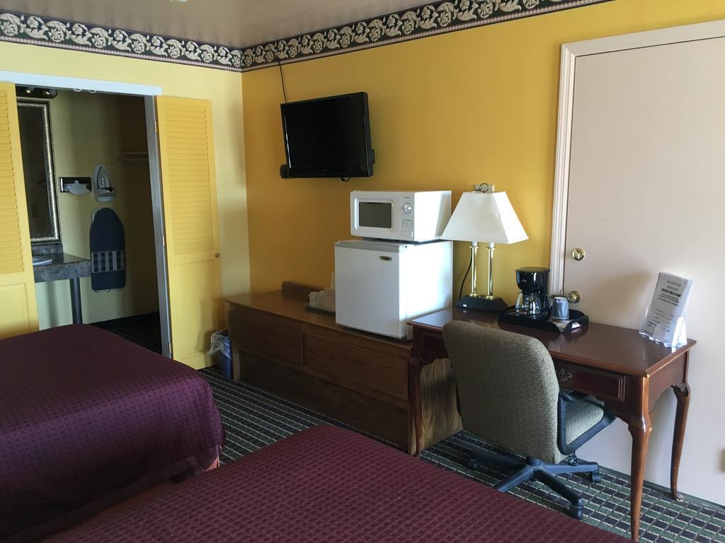 Norwalk Inn Экстерьер фото