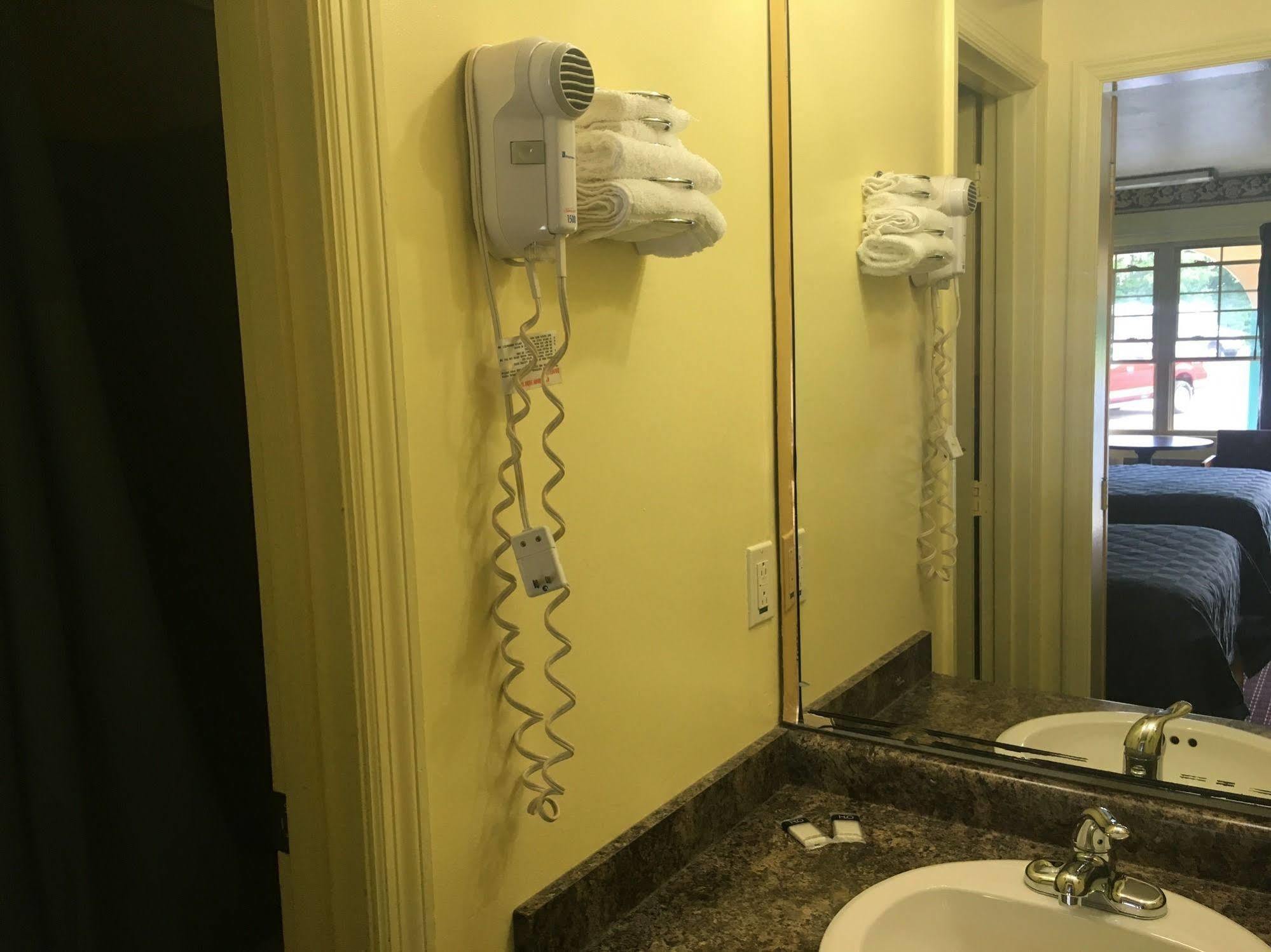 Norwalk Inn Экстерьер фото