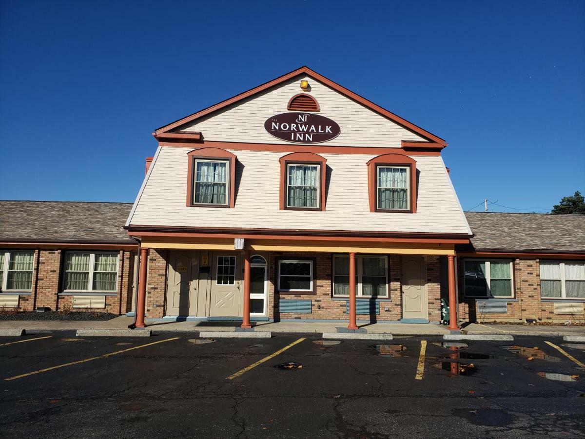 Norwalk Inn Экстерьер фото