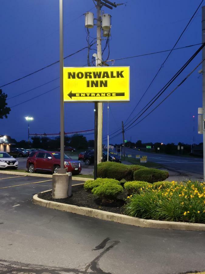 Norwalk Inn Экстерьер фото
